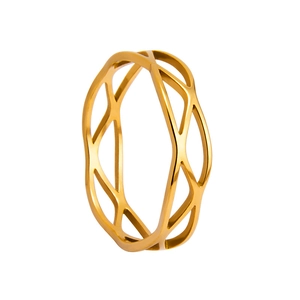 Détail macro d'une bague géométrique dorée avec finition en acier inoxydable poli
