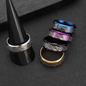 Set mit 5 Herrenringen aus Edelstahl, 8mm, mit lasergeätzten keltischen Drachenmustern