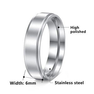 Bague 6mm en acier inoxydable brossé avec bords étagés et finition polie