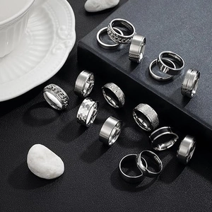 Herren Ring-Set aus Titanstahl mit gebürsteter Oberfläche und römischen Ziffern