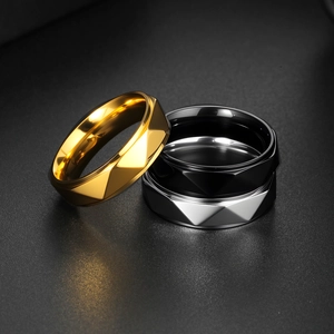 Trois bagues punk 6mm minimalistes en or, noir et argent avec facettes géométriques