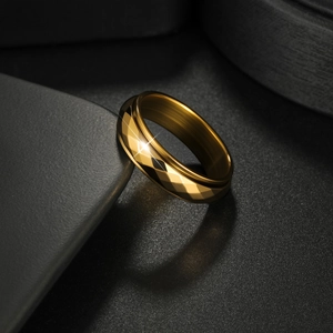 Faceted golden stainless steel ring with spinning relief and inner brushed texture