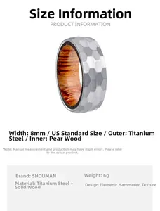 Détails de la bague 8mm en titane martelé avec incrustation en bois de poirier homme