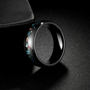 Anello da 8mm in acciaio al titanio nero con intarsio in opale stellato per uomo e donna
