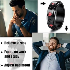 Bague anti-stress rotative pour hommes avec gravures de cartes en noir et argent