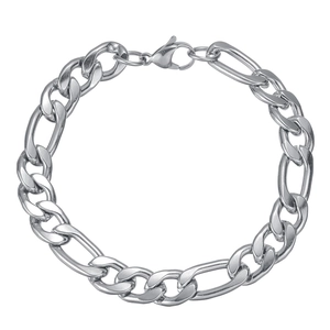 Dettaglio del bracciale a catena Figaro in titanio argento con chiusura a moschettone sicura