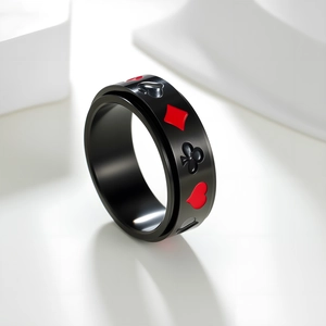 Bague rotative poker en acier titane noir mat avec motifs cœur et pique