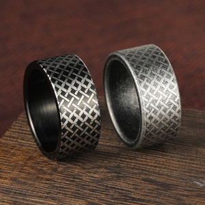 Anello in Acciaio al Titanio Industriale Vintage per Uomo Trama a Griglia Invecchiato Argento Antico Nero Anello a Fascia Larga