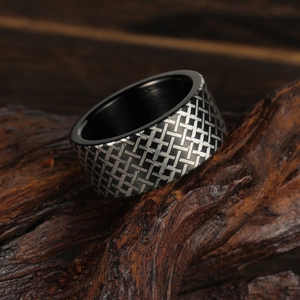 Anello vintage 10mm da uomo in acciaio al titanio con trama a maglia argento e fascia nera