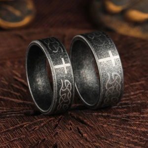 Bague Croix en Acier Titane Vintage Avec Motif Nœud Celtique Finition Argent Antique Unisexe Bijoux Punk Gothique