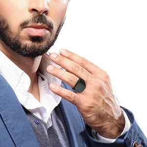 Chevalière pour homme en acier inoxydable noir mat avec design carré minimaliste