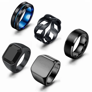 Lot de 5 bagues pour hommes en acier inoxydable noir avec styles chaîne et chevalière