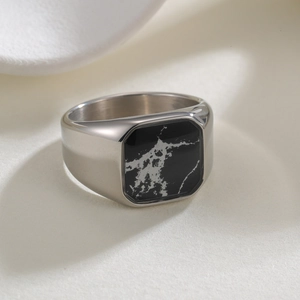 Bague chevalière homme en acier inoxydable poli avec motif marbre noir vintage
