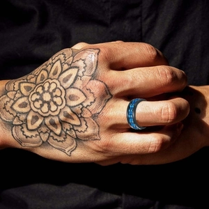 Men's rotatable gear ring in matte black and electric blue stainless steel