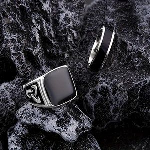 Ensemble de bagues rétro en acier argenté pour hommes avec chevalière noire gravée
