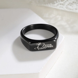 Bague en acier titane pour couples avec gravure His Queen et motif de couronne