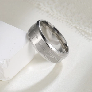 Bague en acier inoxydable argenté poli avec texte Jésus et motifs de croix religieuses