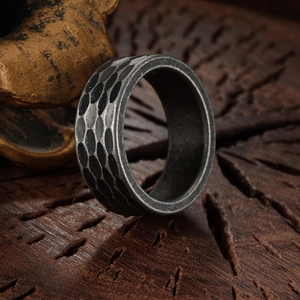 Vintage hammered texture mens ring with black honeycomb pattern in stainless steel