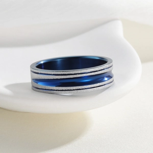 Bague pour homme 6mm en titane brossé argenté avec une rainure bleue polie élégante