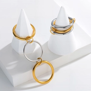 Anello Minimalista Francese Intrecciato a Triplo Strato in Acciaio al Titanio Placcato Oro 18K Anello a Fascia Impermeabile per Donna Gioielli di Moda