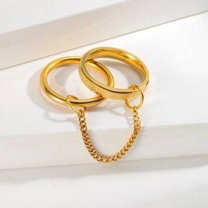 Minimalist gold stacked chain rings set with polished and sandblasted finish for women