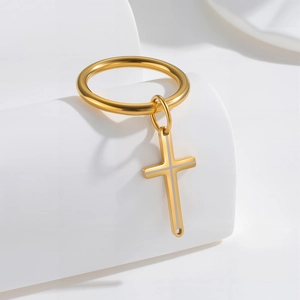 Bague dorée minimaliste avec pendentif croix en acier inoxydable poli pour femme