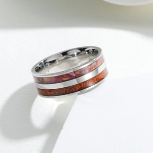 Bague vintage pour hommes en acier titane avec incrustation irisée violette et bois