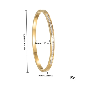 Tableau des tailles détaillé pour bracelet ovale en titane doré serti de zircons