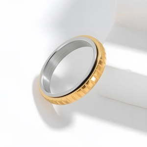 Zweifarbiger 4mm Edelstahl-Angstring mit goldenem, gerändeltem Außenring für Damen
