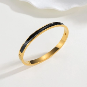 Bracelet jonc minimaliste en acier titane doré avec émail noir et fermeture à charnière