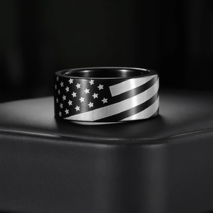 Bague de mariage 10mm en acier inoxydable noir mat avec motif drapeau américain