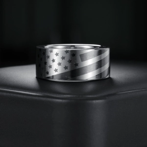 Bague homme 10mm en acier inoxydable avec gravure drapeau américain et fini mat