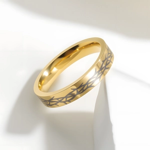 Minimalist 4mm gold stainless steel ring with laser engraved black thorn pattern