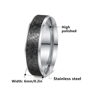Bague minimaliste en acier inoxydable 6mm bicolore avec fini martelé mat et bords polis