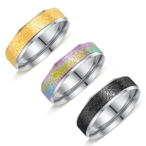 Bague Givrée en Acier Inoxydable 6mm Minimaliste pour Hommes Femmes Mode Anneau Sablé Bicolore Bijoux Quotidiens Cadeau