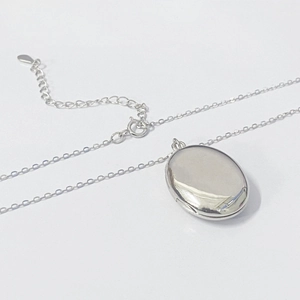 Minimalist S925 sterling silver oval locket necklace with polished finish for photos