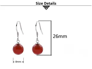 Vue détaillée de boucles d'oreilles en agate rouge avec perles 8mm et crochets en argent