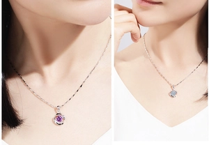 Dettaglio della collana in argento S925 con ciondolo a vortice e zirconi viola e blu
