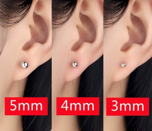 Boucles d'oreilles boules en argent S925, tailles 3mm, 4mm et 5mm sur l'oreille