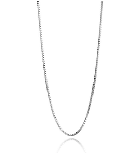 Détail d'une chaîne vénitienne en argent sterling S925 avec maillons carrés et reflet poli