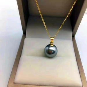 Close-up of a 925 silver black shell pearl pendant necklace in a premium jewelry gift box