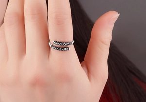 Detail of adjustable 925 sterling silver ring with vintage patterns and open-end design