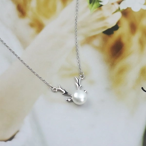 Elegant S925 sterling silver reindeer antler necklace with a round white freshwater pearl