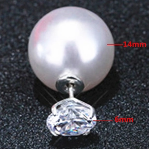 Detailansicht der 925er Silber Doppel-Ohrringe mit 14mm Perle und 6mm Zirkonstein