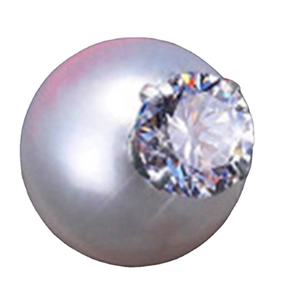 Ohrstecker aus 925er Sterlingsilber mit Muschelperle und glänzendem Zirkonia im Vier-Klauen-Stil