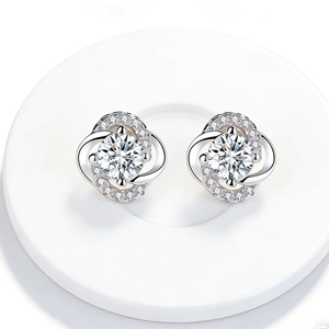 Boucles d'oreilles en argent sterling S925 avec zircon rond et design halo en spirale