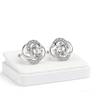 Élégantes boucles d'oreilles trèfle en argent S925 avec zircons ronds scintillants