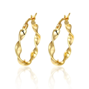 Macro shot of 925 silver gold-plated twisted hoop earrings with mirrored reflection