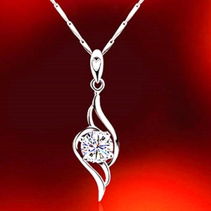 S925 sterling silver necklace with angel wings pendant and sparkling diamond centerpiece