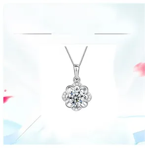 Détail du pendentif fleur en argent sterling S925 avec zircon brillant et accents diamant